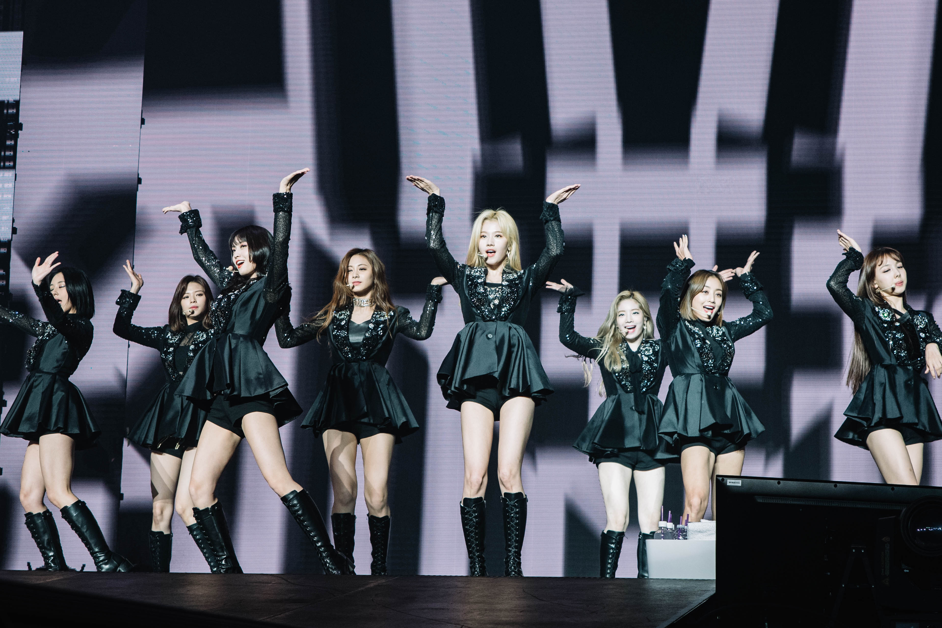 트와이스 LA공연 (2).jpg