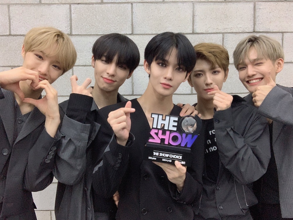 (0731) _더쇼_ CIX, 데뷔와 동시에 1위 쾌거_인증샷.jpg
