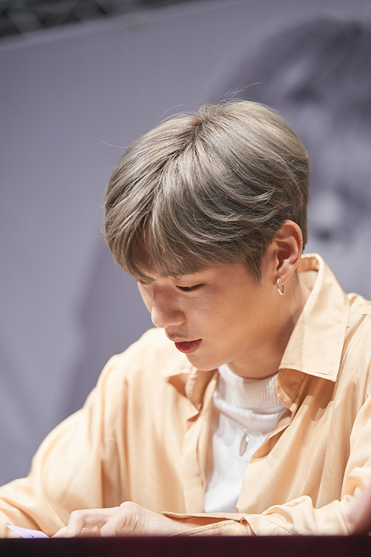 [커넥트] 강다니엘_팬사인회 현장_05.jpg