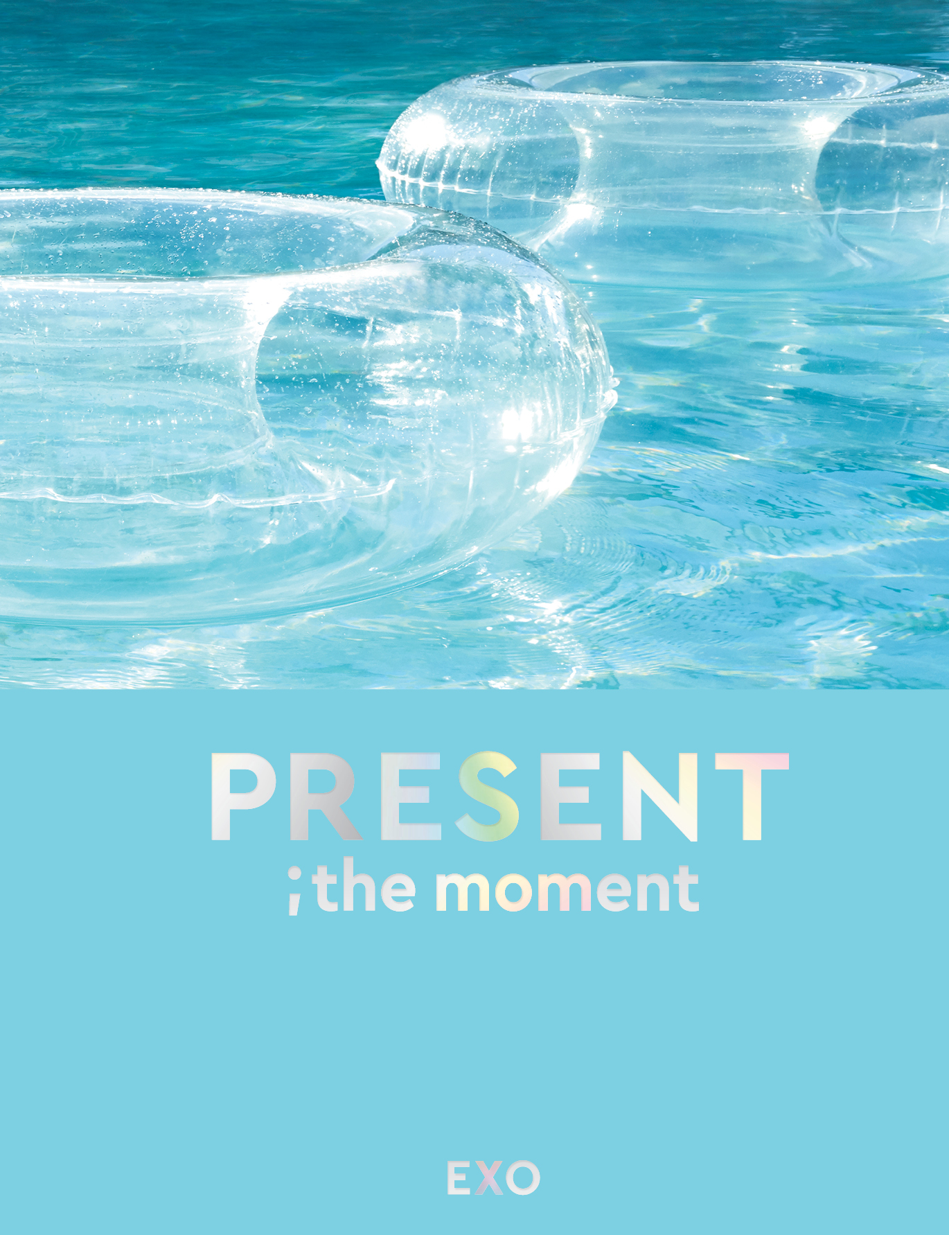 엑소 화보집 PRESENT ; the moment 표지 이미지.jpg