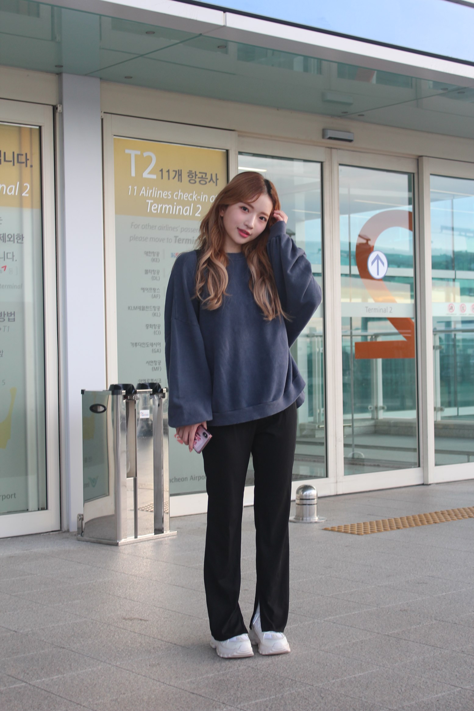 190906 - [미나미 리호] 미나미 리호, 트렌디+심플 절묘한 조화 소화한 패션으로 공항 홀릭1.jpg