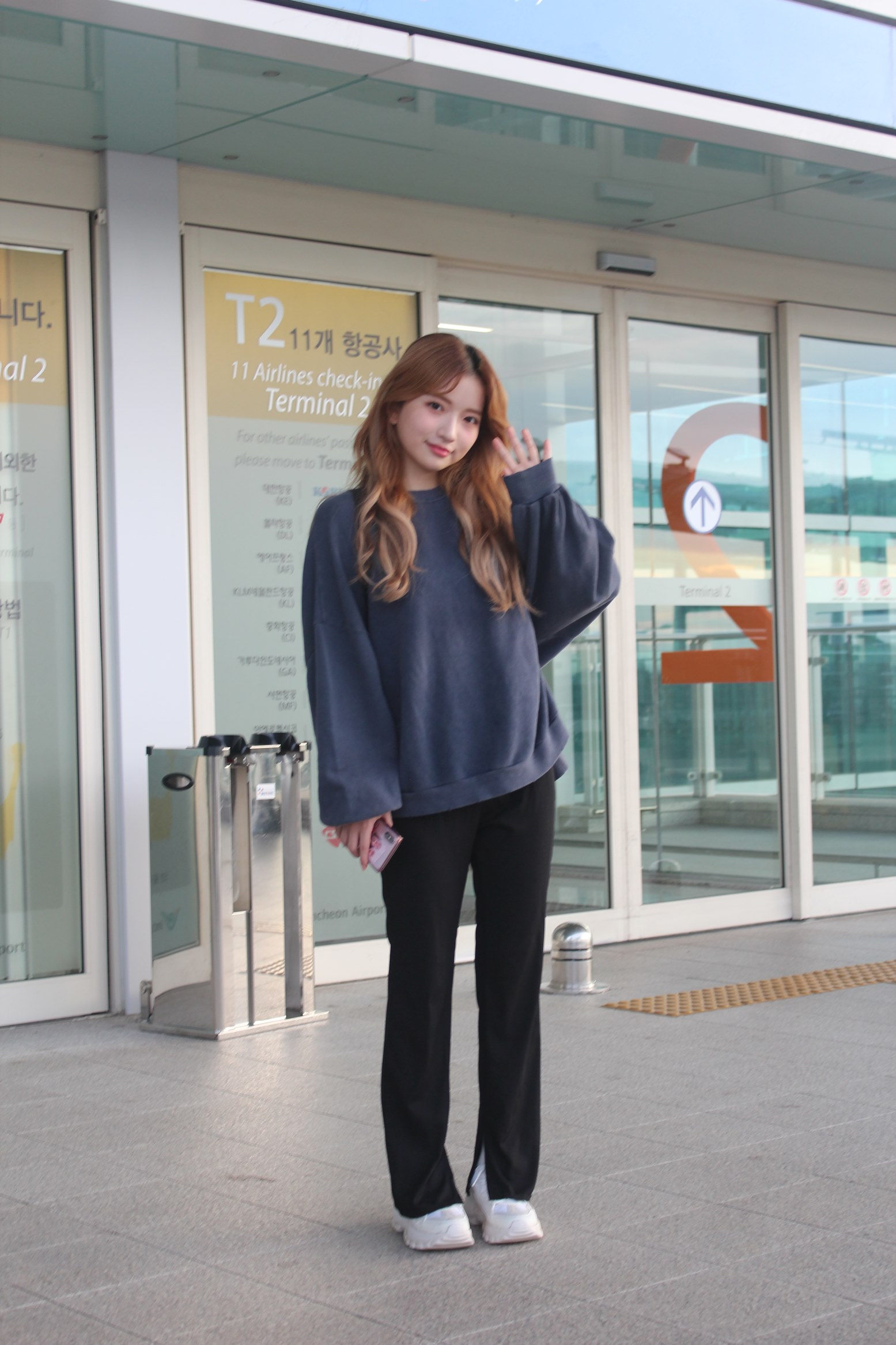 190906 - [미나미 리호] 미나미 리호, 트렌디+심플 절묘한 조화 소화한 패션으로 공항 홀릭2.jpg