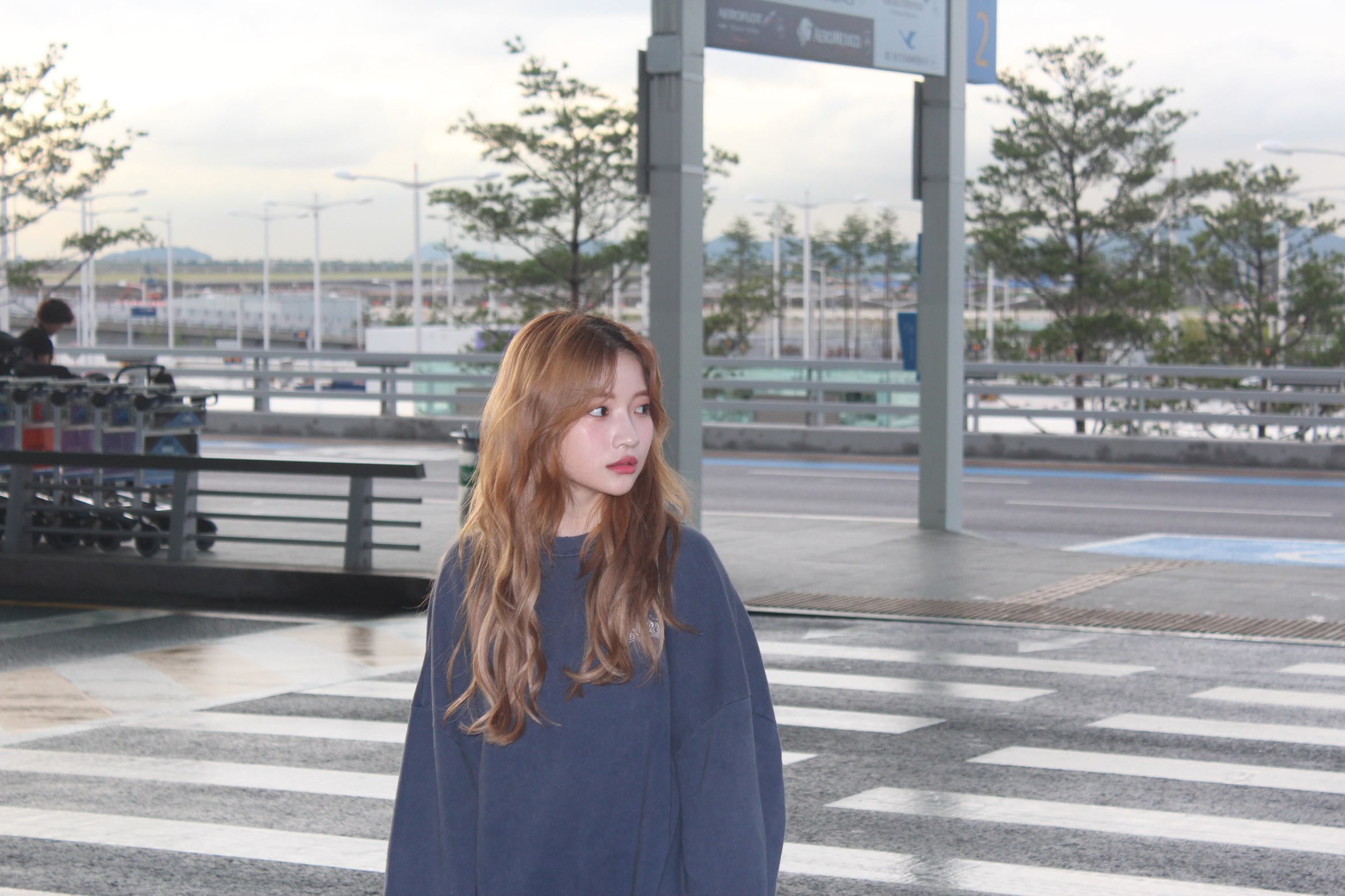 190906 - [미나미 리호] 미나미 리호, 트렌디+심플 절묘한 조화 소화한 패션으로 공항 홀릭3.jpg