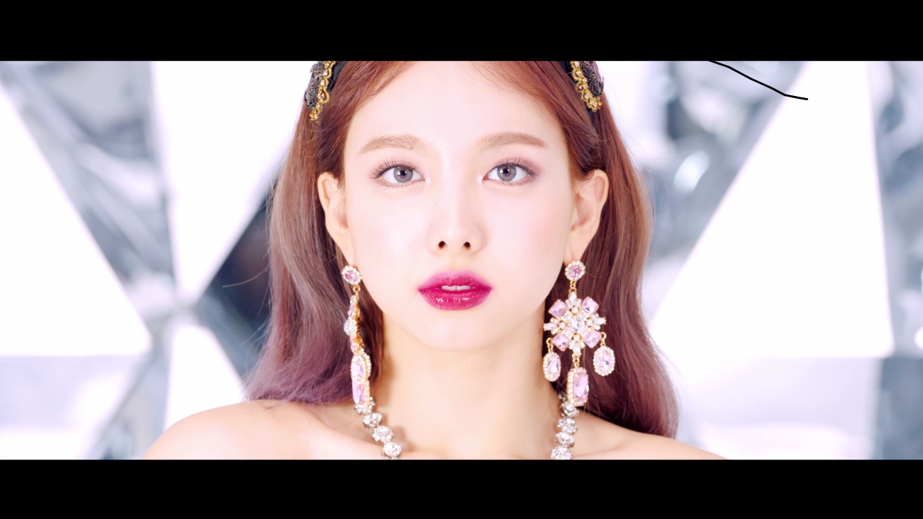 트와이스 나연_Feel Special.jpg