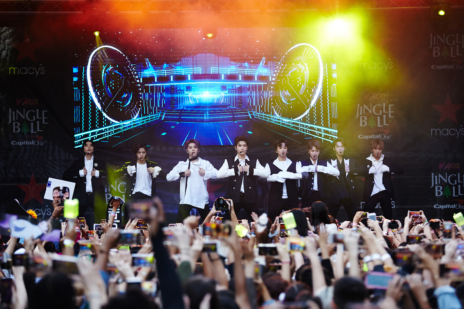 NCT 127 징글볼 킥오프 공연 이미지.jpg