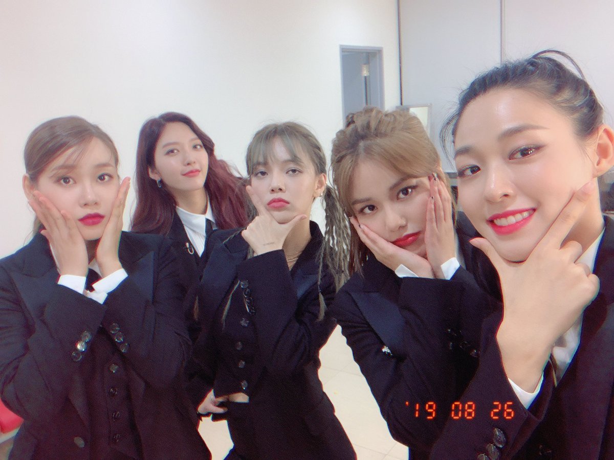 AOA_퀸덤_너나해_천만뷰01.jpg