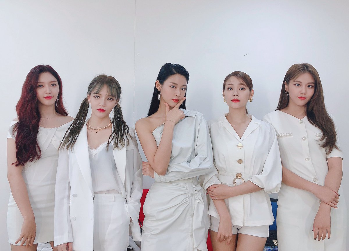AOA_퀸덤_너나해_천만뷰02.jpg