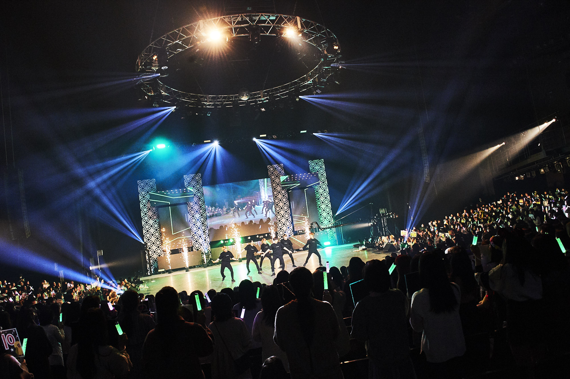 원어스_도쿄콘서트2.jpg