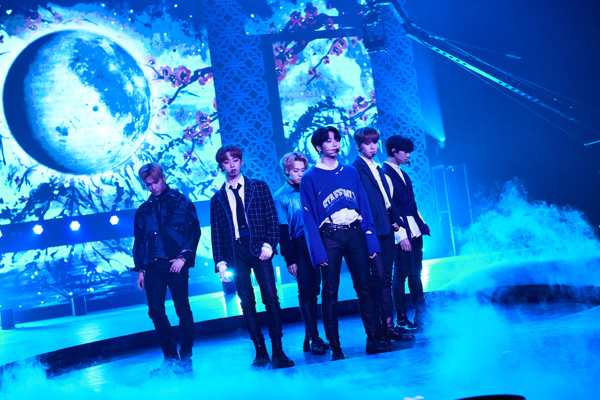 원어스_도쿄콘서트1.jpg