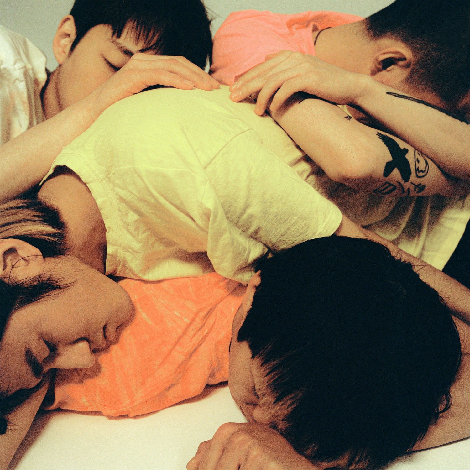 웨터_LOVE IS ALL AROUND_커버.jpg