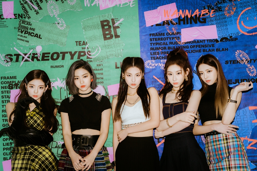 ITZY_단체.jpg