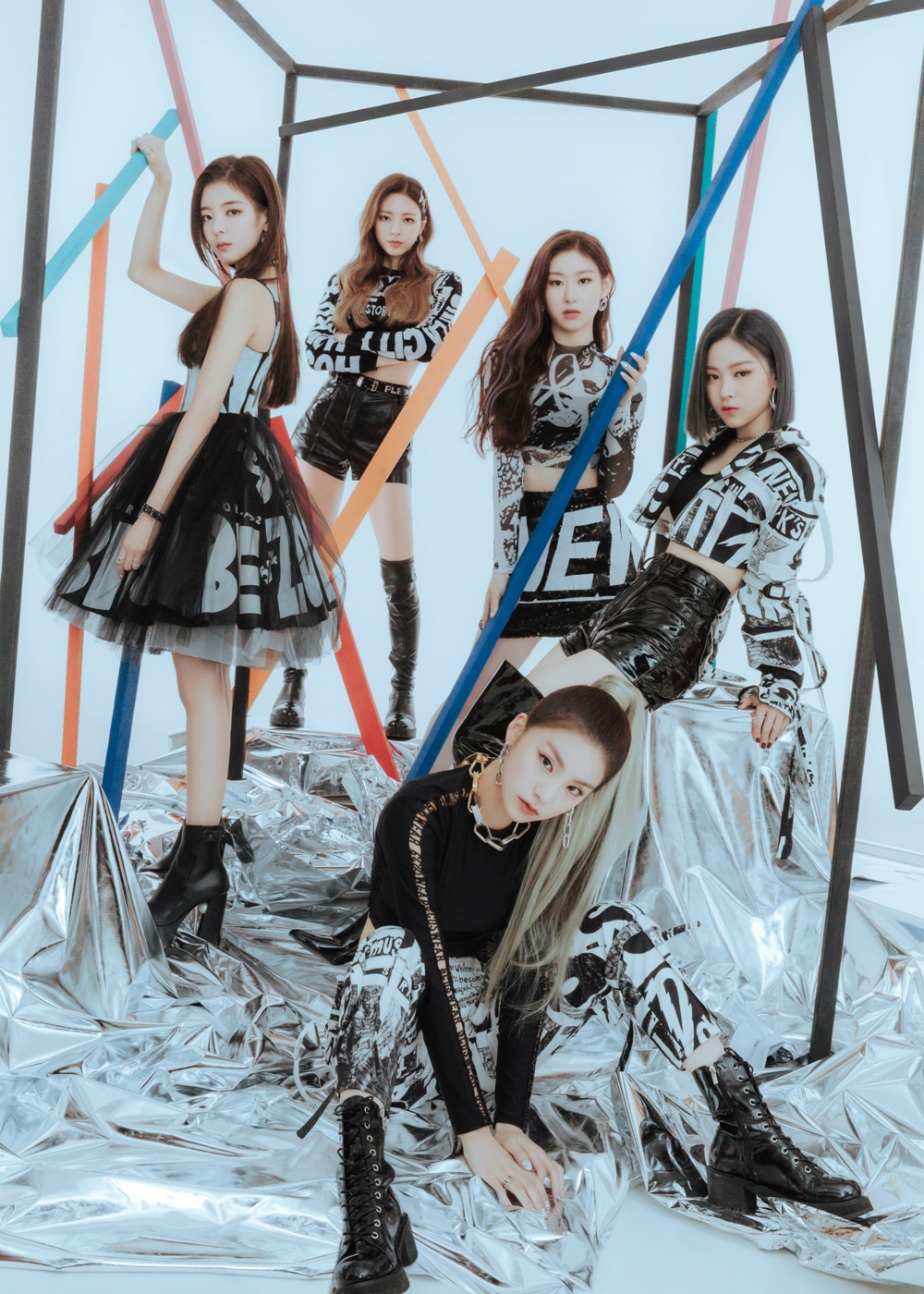 ITZY_단체 (1).jpg
