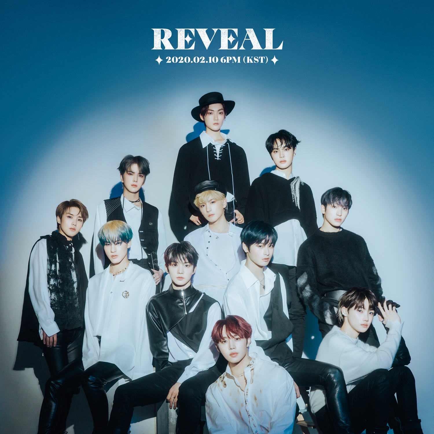 더보이즈_ 1st ALBUM _REVEAL_ MOON ver. IMAGE (단체).jpg